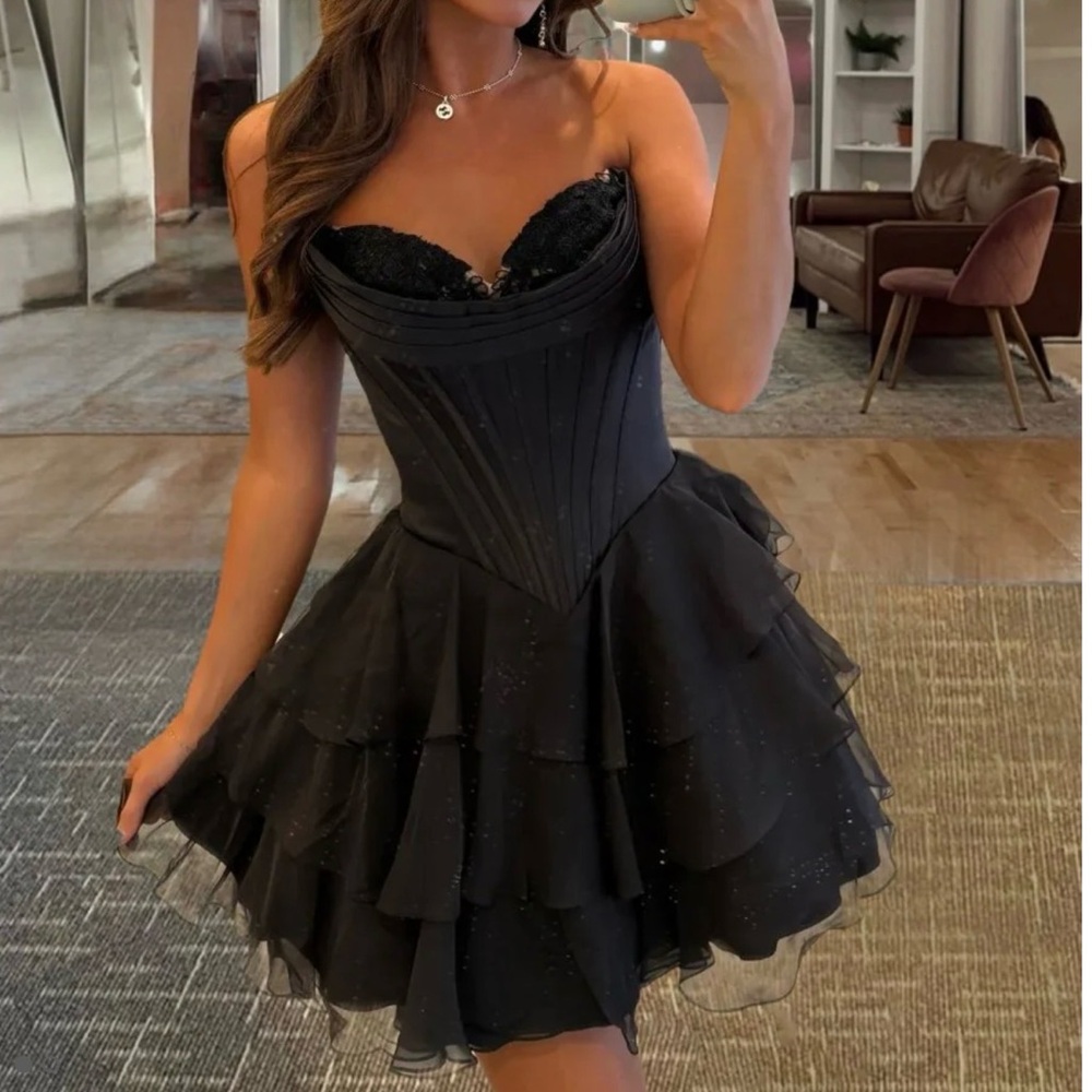 KISS PROM BLACK SIZE 4 corset dress